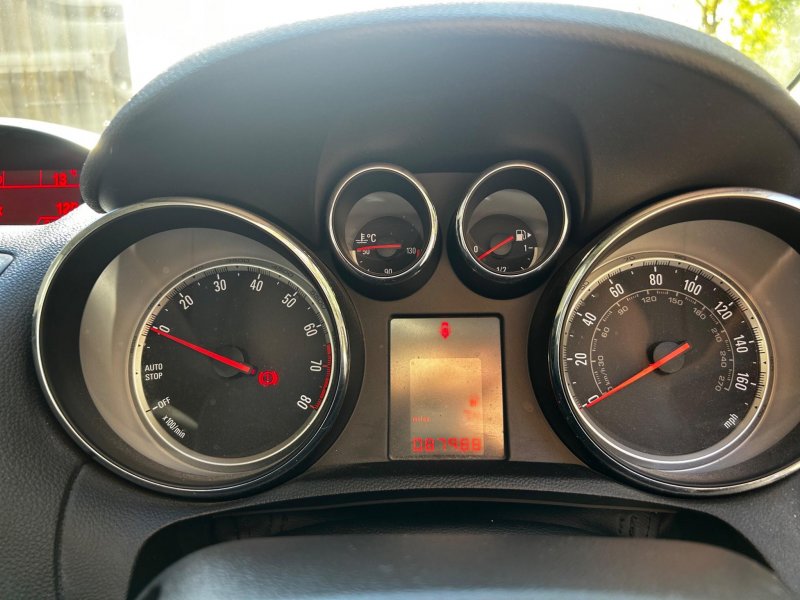 VAUXHALL MOKKA