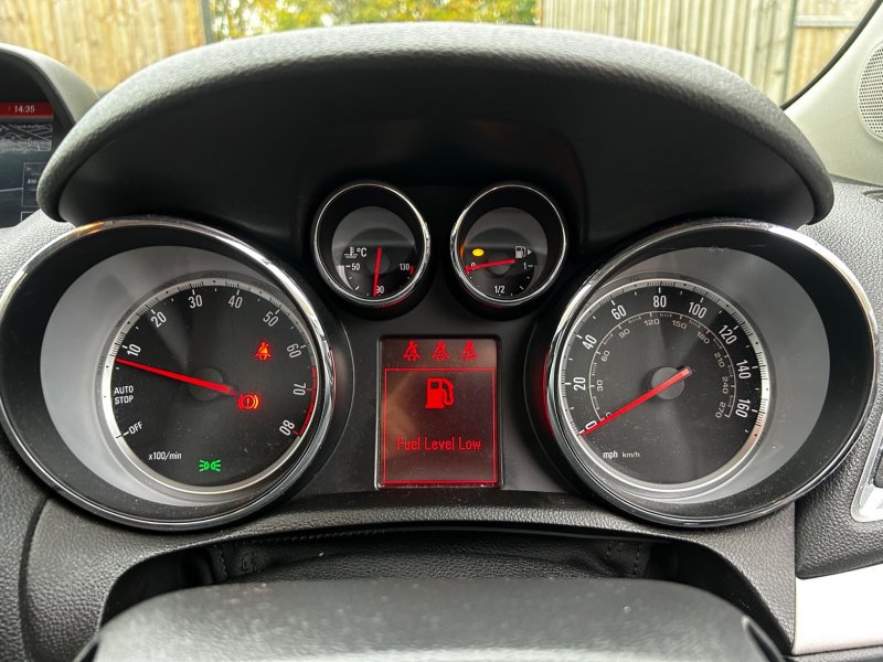 VAUXHALL MOKKA