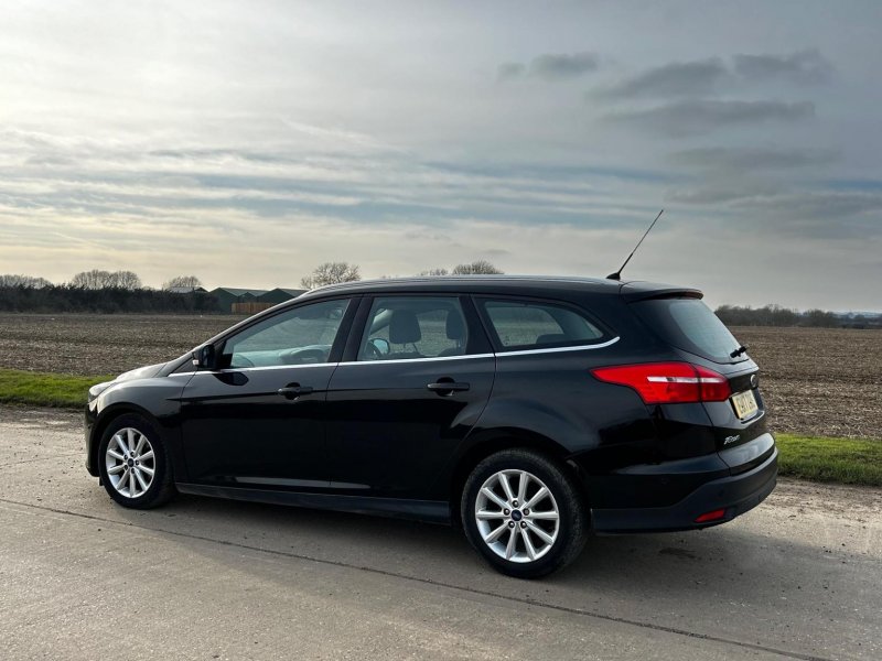 FORD FOCUS